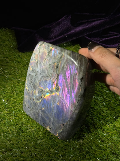 Labradorite Block w Rainbow Flash