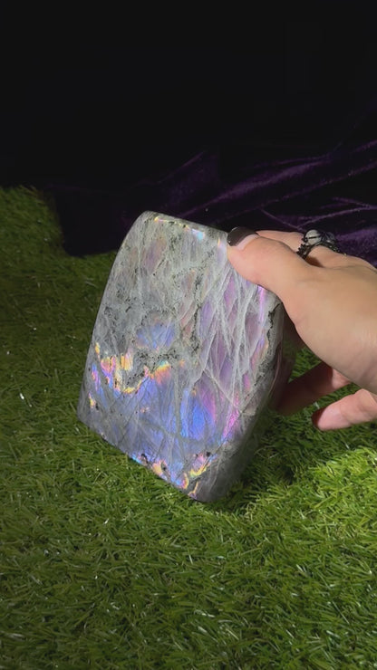 Labradorite Block w Rainbow Flash